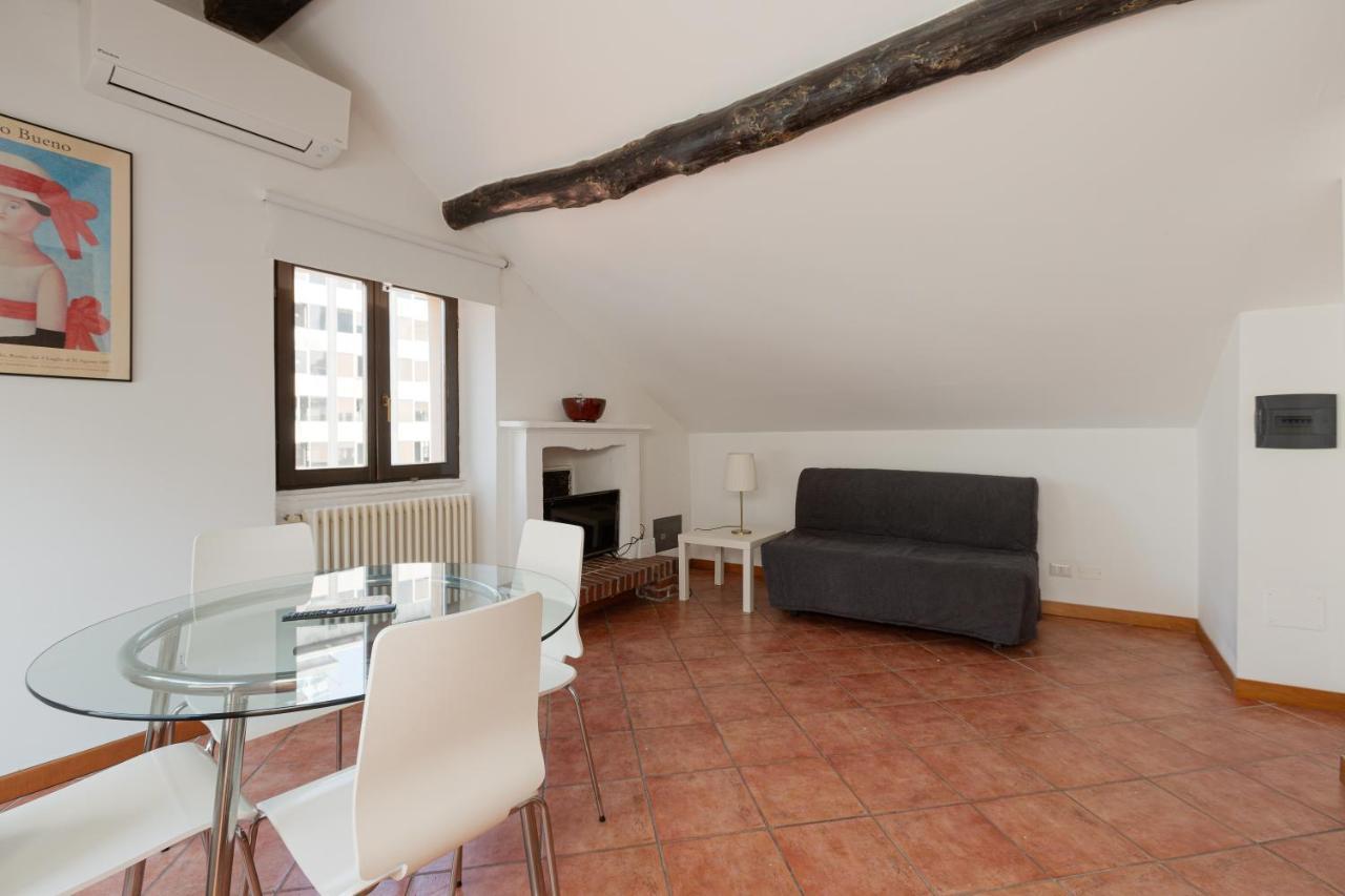 Corso Balcony Apartment Mailand
