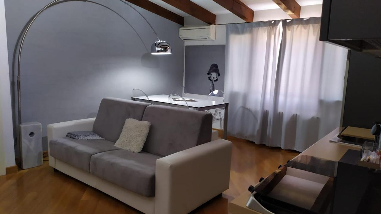 Nolo93 Attic Right In Front Of The Metro Station To Duomo Milano