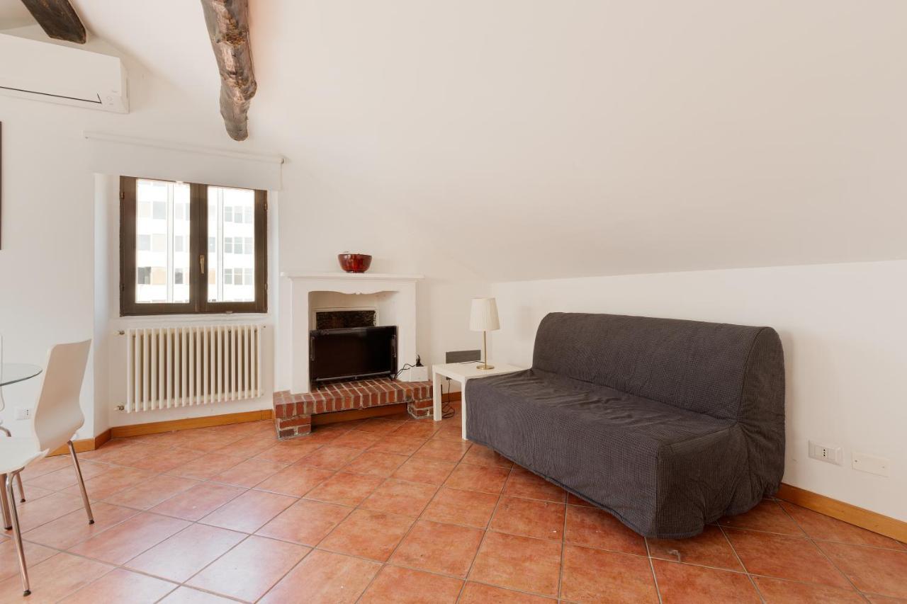 Apartment Corso Balcony Mailand