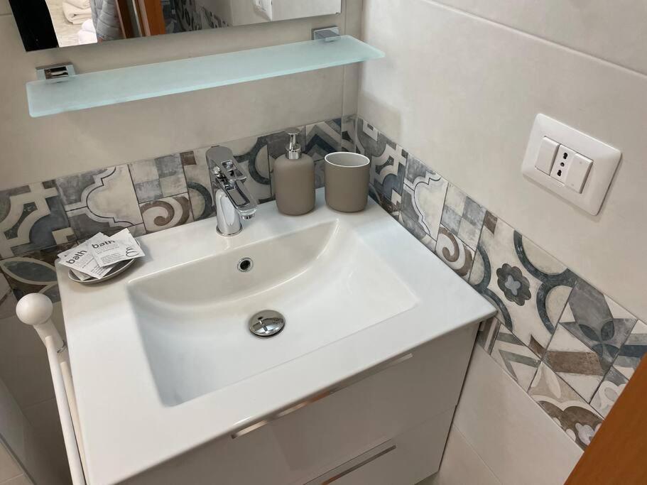 Apartment Tiny House - 15 Minutes To Duomo Milan