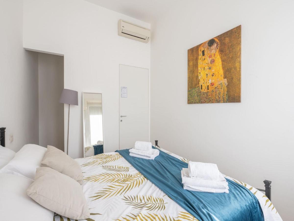The Rent - Comfortable One Bedroom In Downtown Apartment