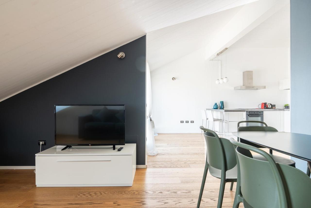 Easyhomes - Brera Luxury Apartment *