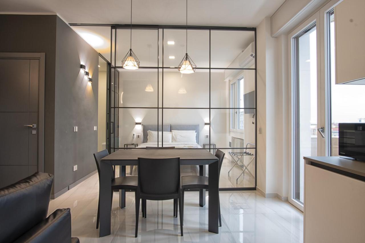 New & Bright Balcony Flat By Station
