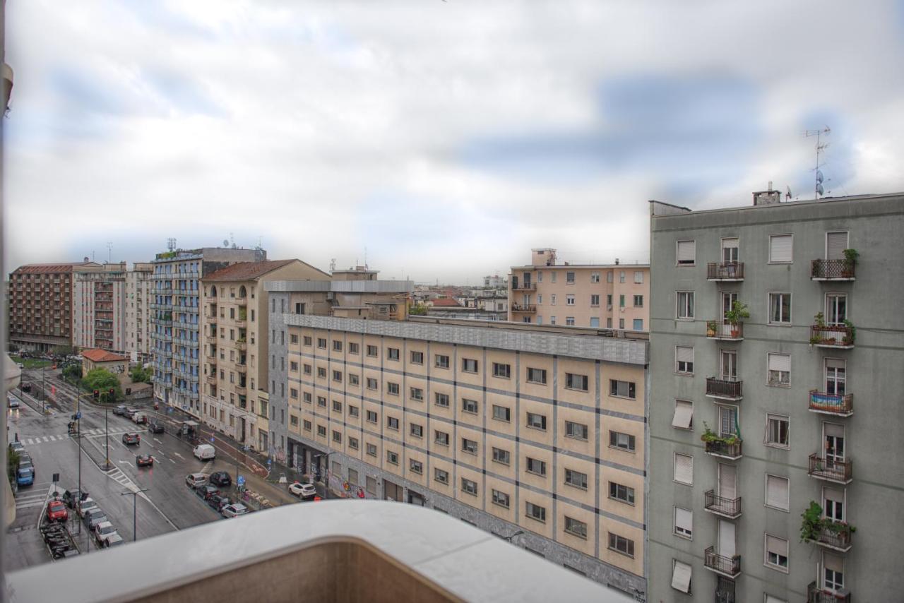 New & Bright Balcony Flat By Station *