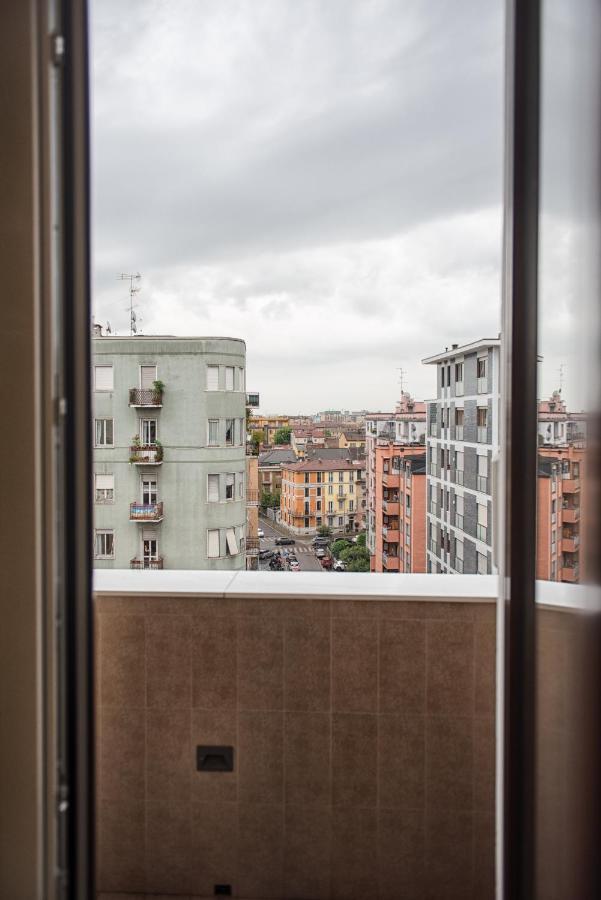 New & Bright Balcony Flat By Station Milano