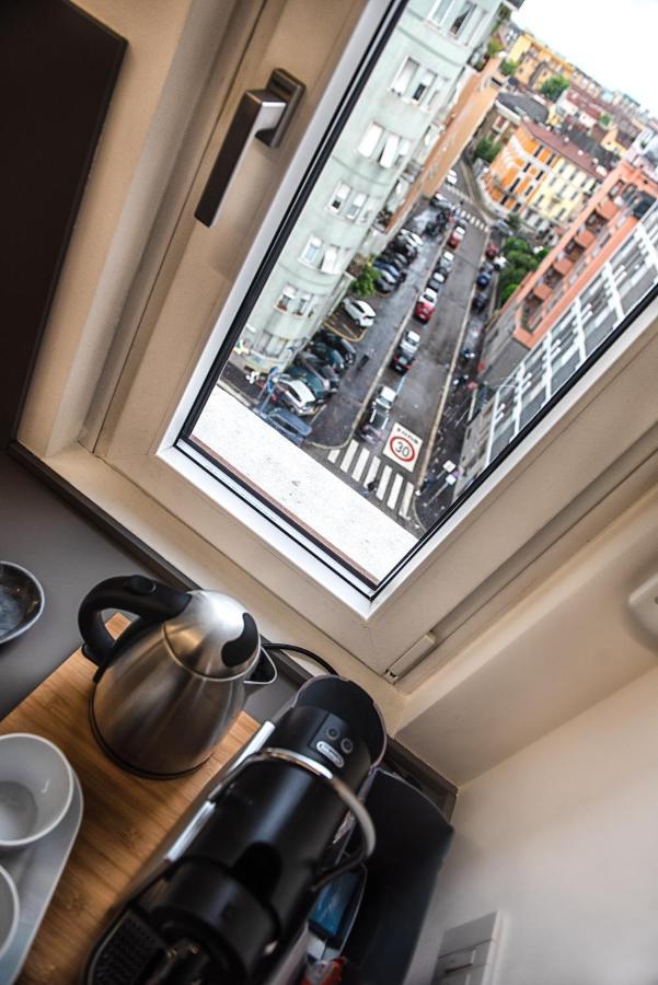New & Bright Balcony Flat By Station Milano