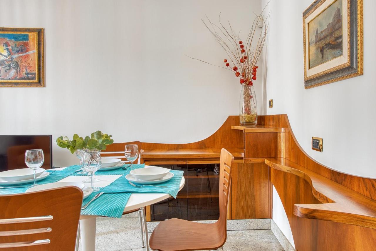 Apartment Joivy Captivating Flat With Balcony Mailand