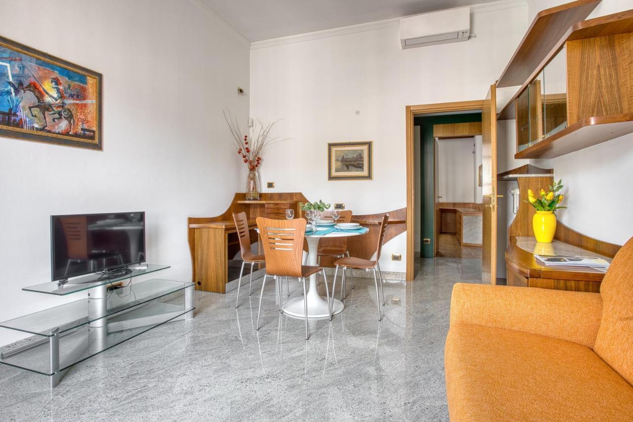 Apartment Joivy Captivating Flat With Balcony Mailand