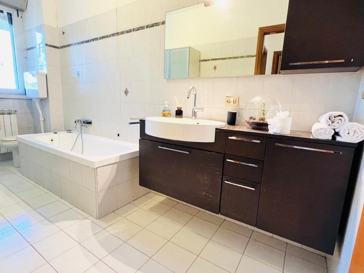 Big In Navigli Area With 2 Terrace Appartamento