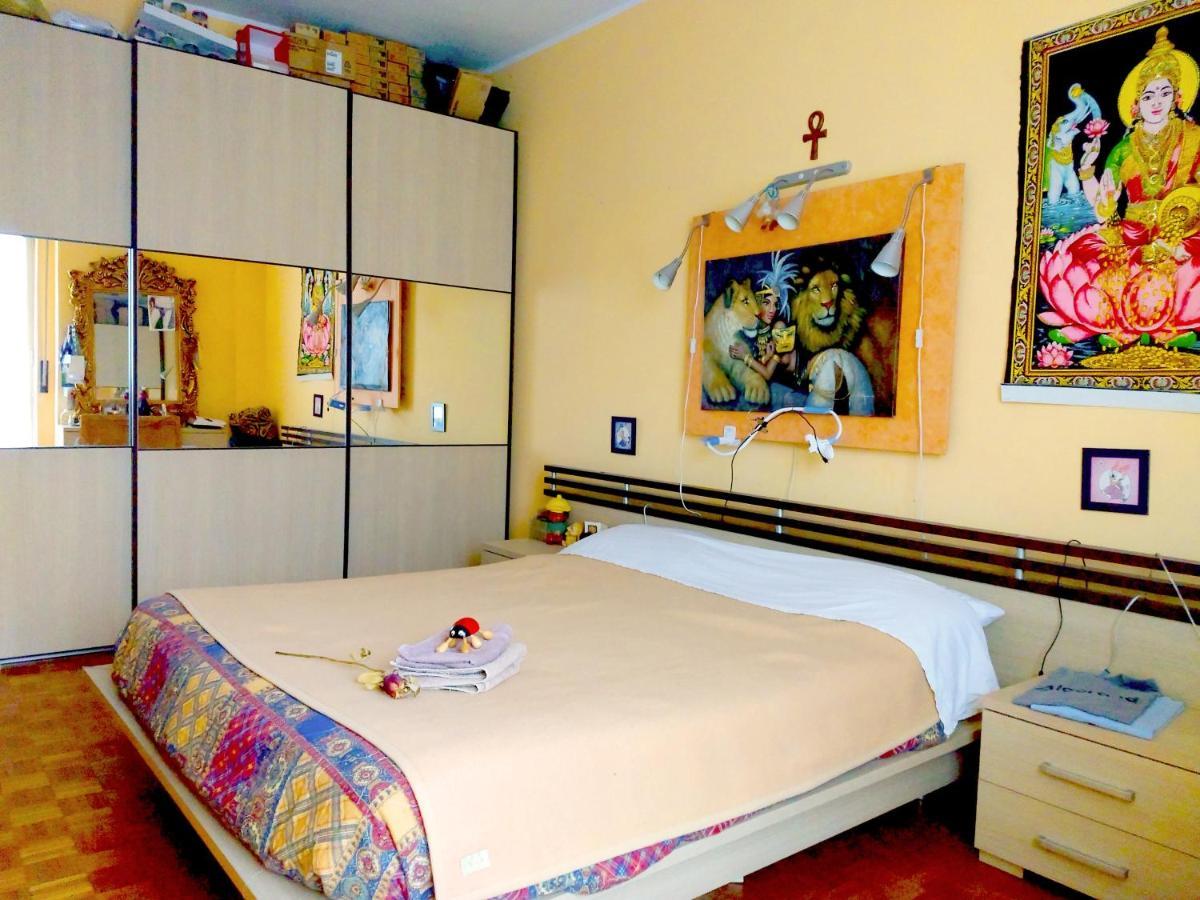 Room, 200m Subway, Navigli Area, Free Park, 10min Center, No Fee, Shared Bath And Kitchen Gasthof Mailand