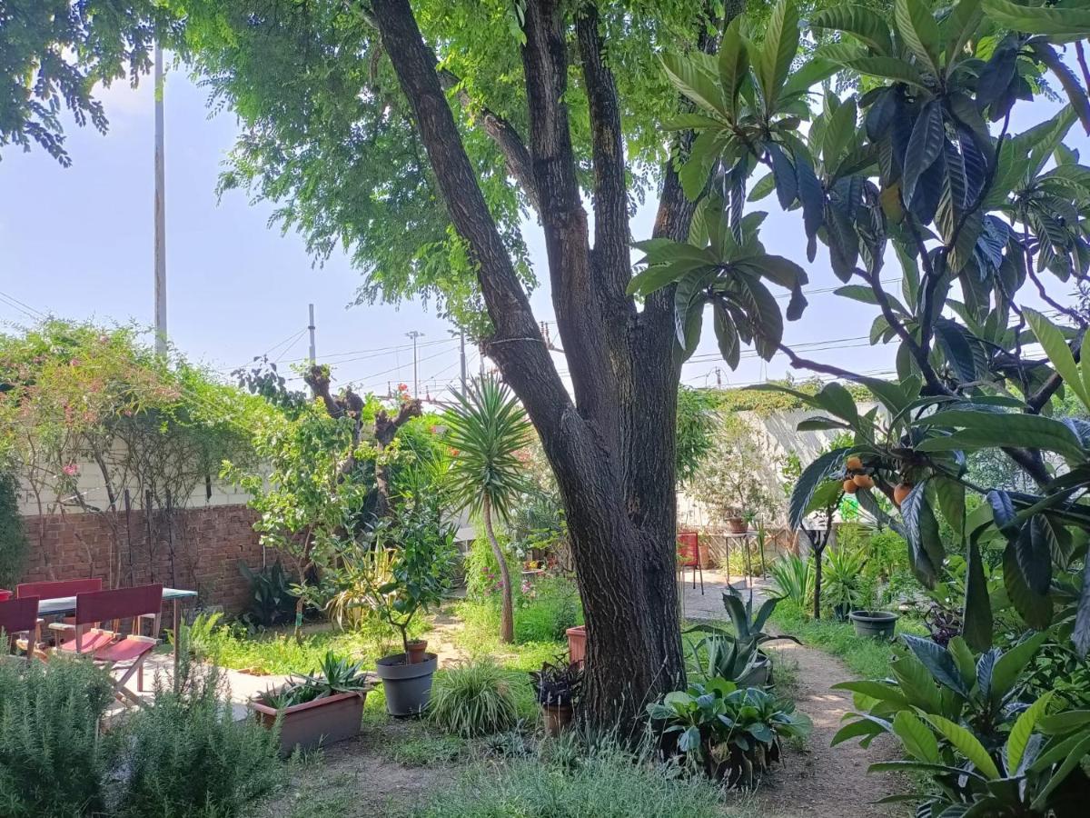 With A Garden Privatunterkunft
