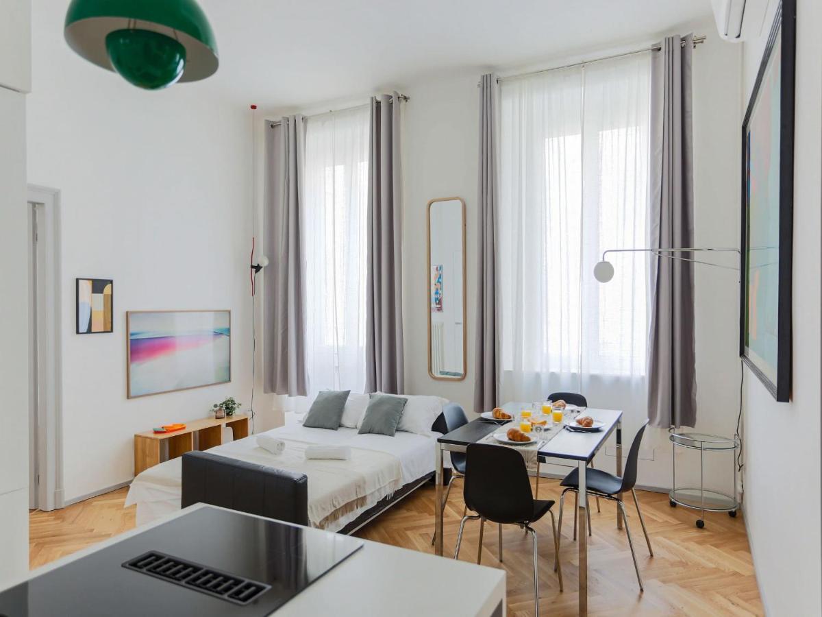 The Rent - Colorful Center *