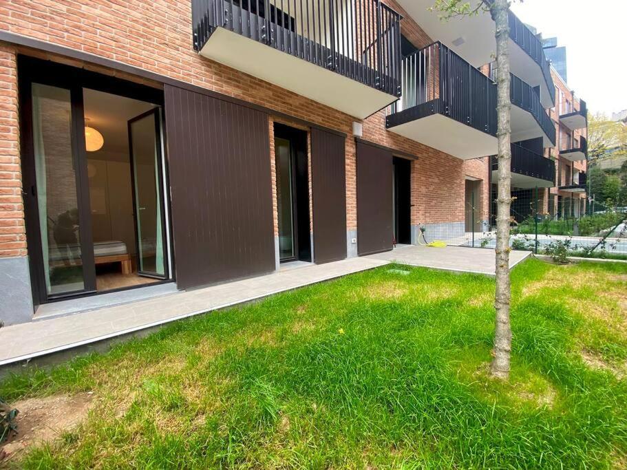 Apartment Zero 12 *
