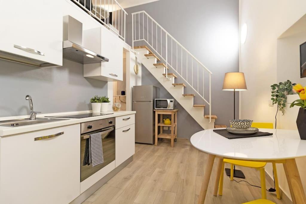 Appartement Moscova Moderno E Bilocale Con Soppalco Milaan