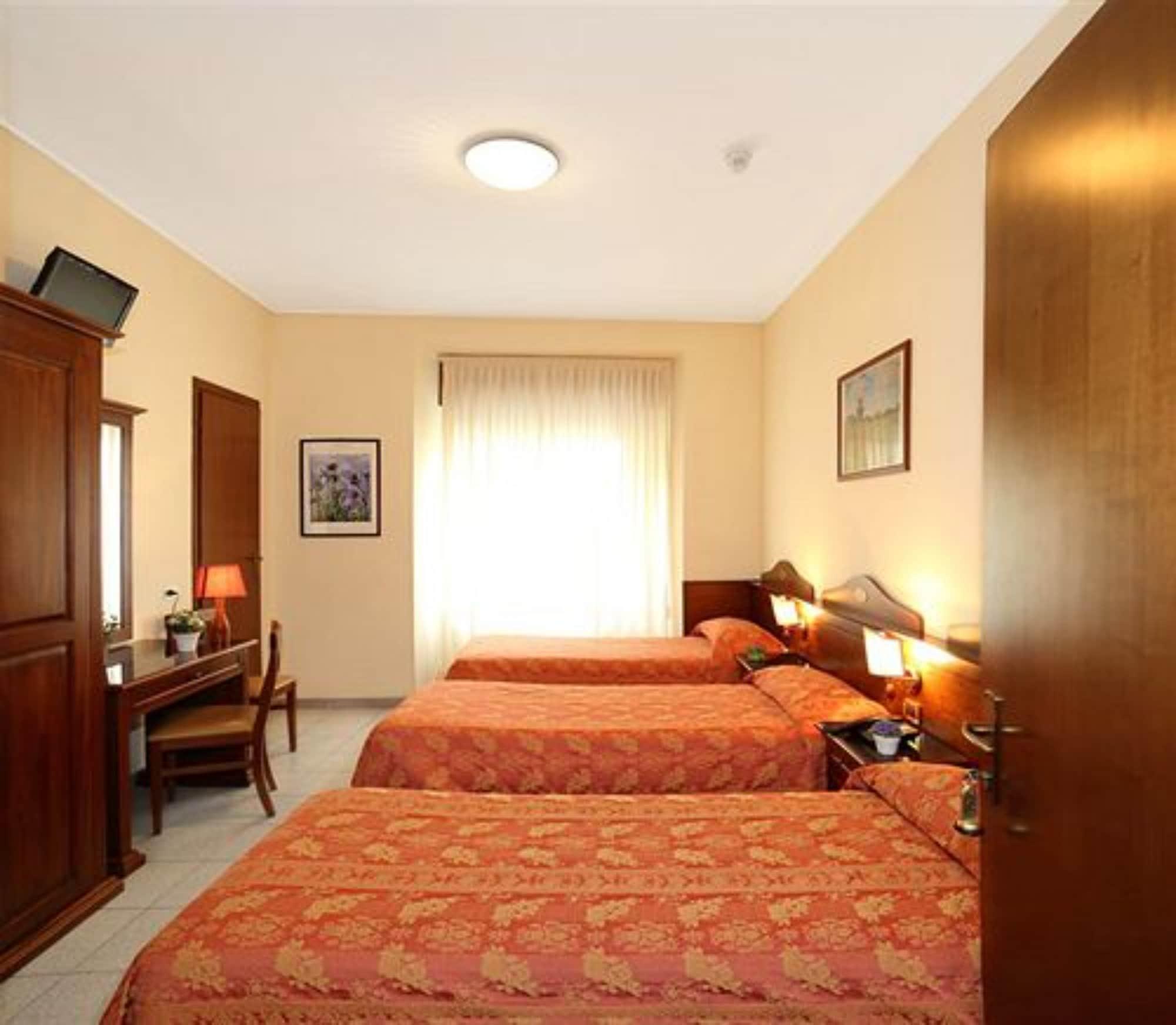 Pavone Hotell 3*