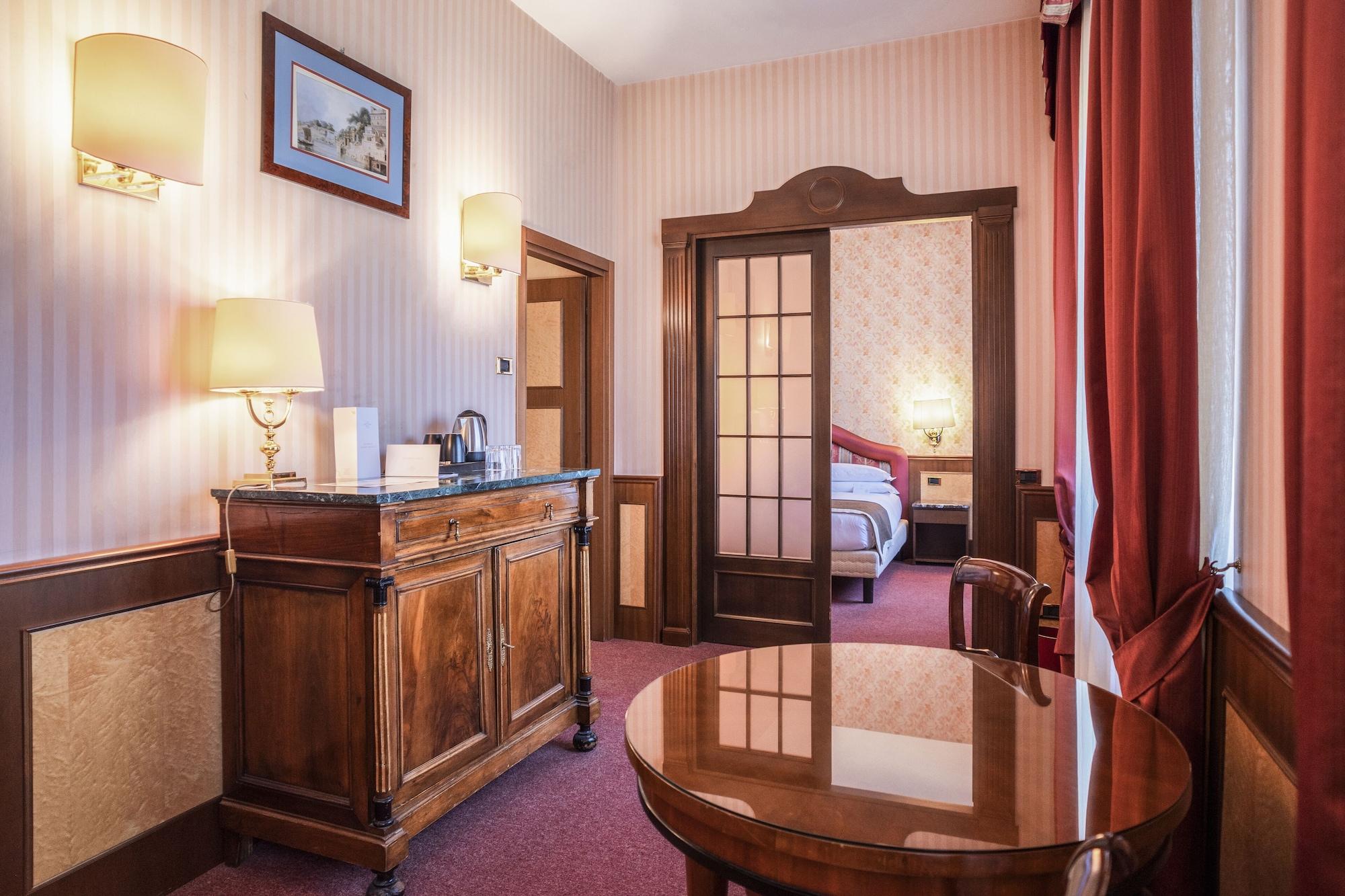 Romana Hotel 4*