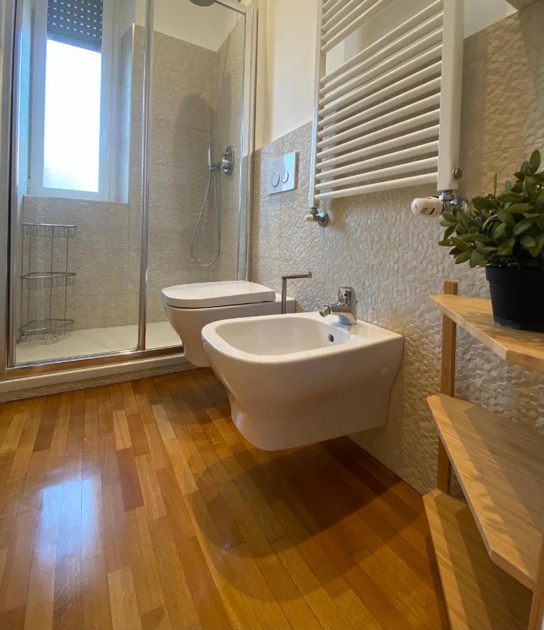 Da Vinci - With Balcony In Design District - Tortona Area Apartment