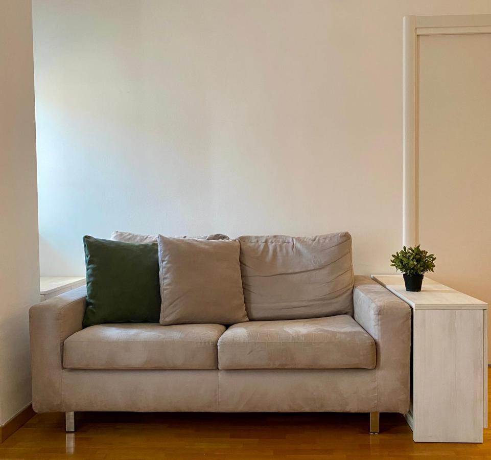 Da Vinci - With Balcony In Design District - Tortona Area Apartment