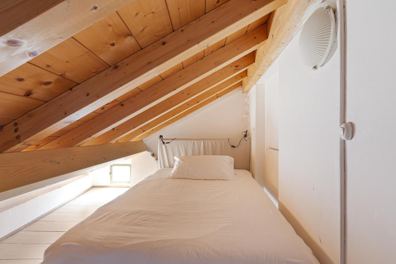 Gae Aulenti Cosy Apartment Milan