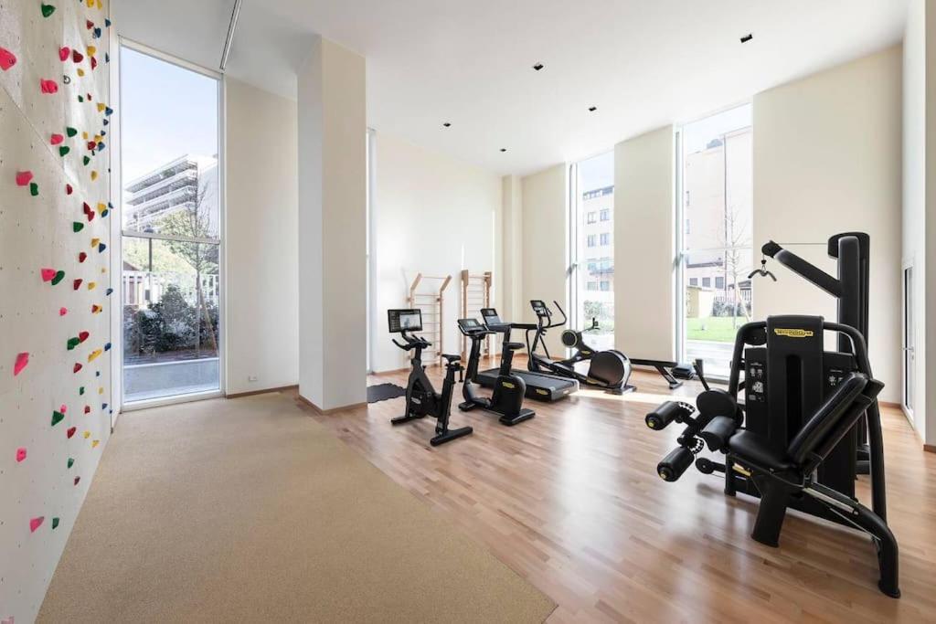 Eliteestates-sky16+gym+pool+free Parking+ps5+rooftop *