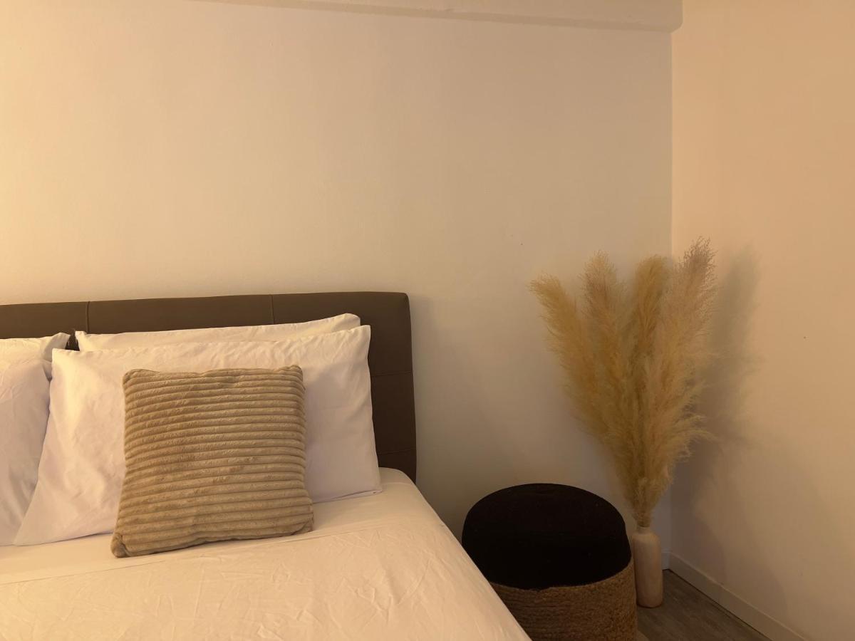 Regina In Porta Romana 3 - Sky Tv, Wifi & Breakfast Box