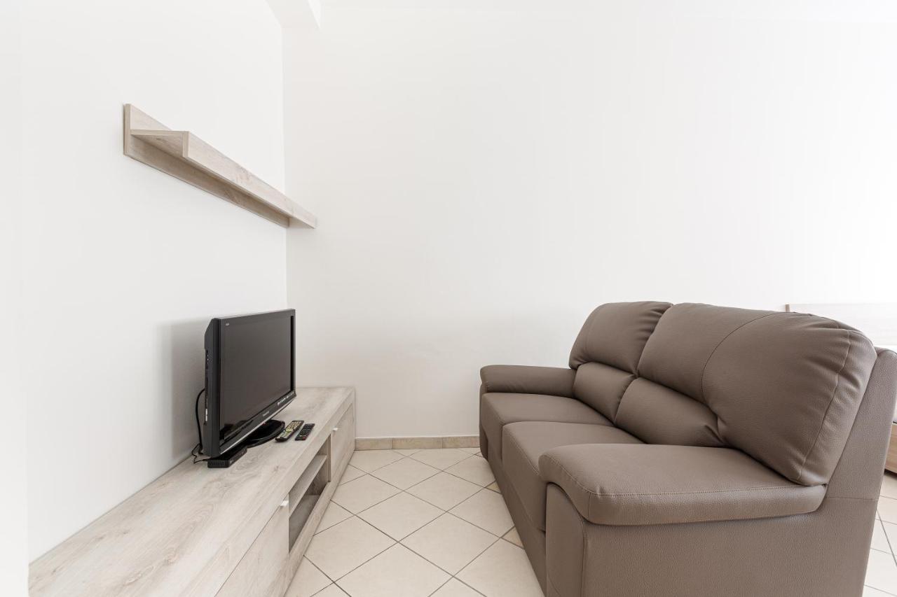 Ripamonti Budget With Small Balcony Apartment Milan