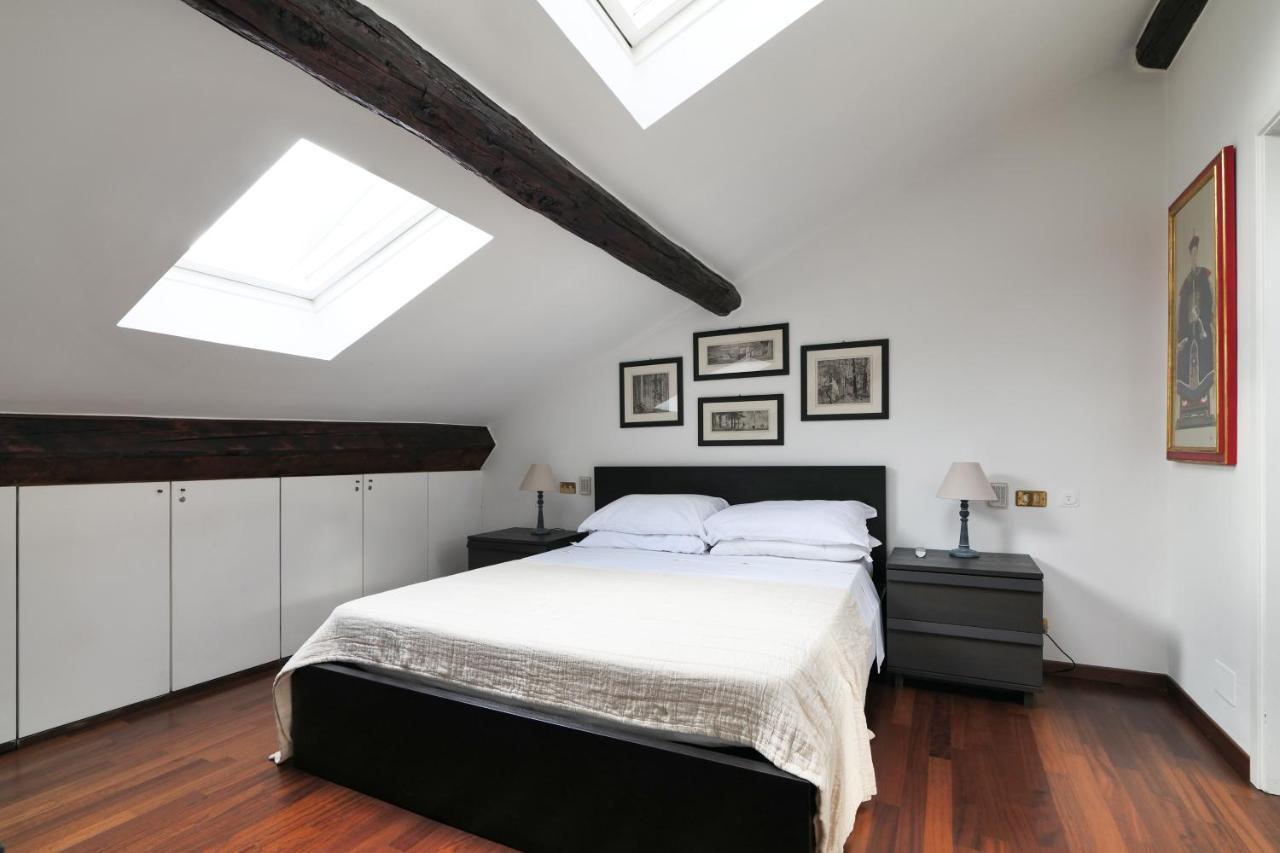 Elegant P.venezia Attic *