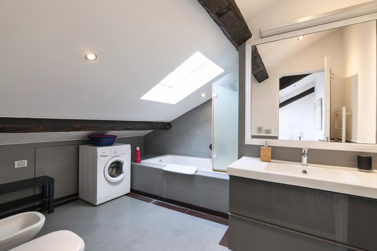 Elegant P.venezia Attic Appartement