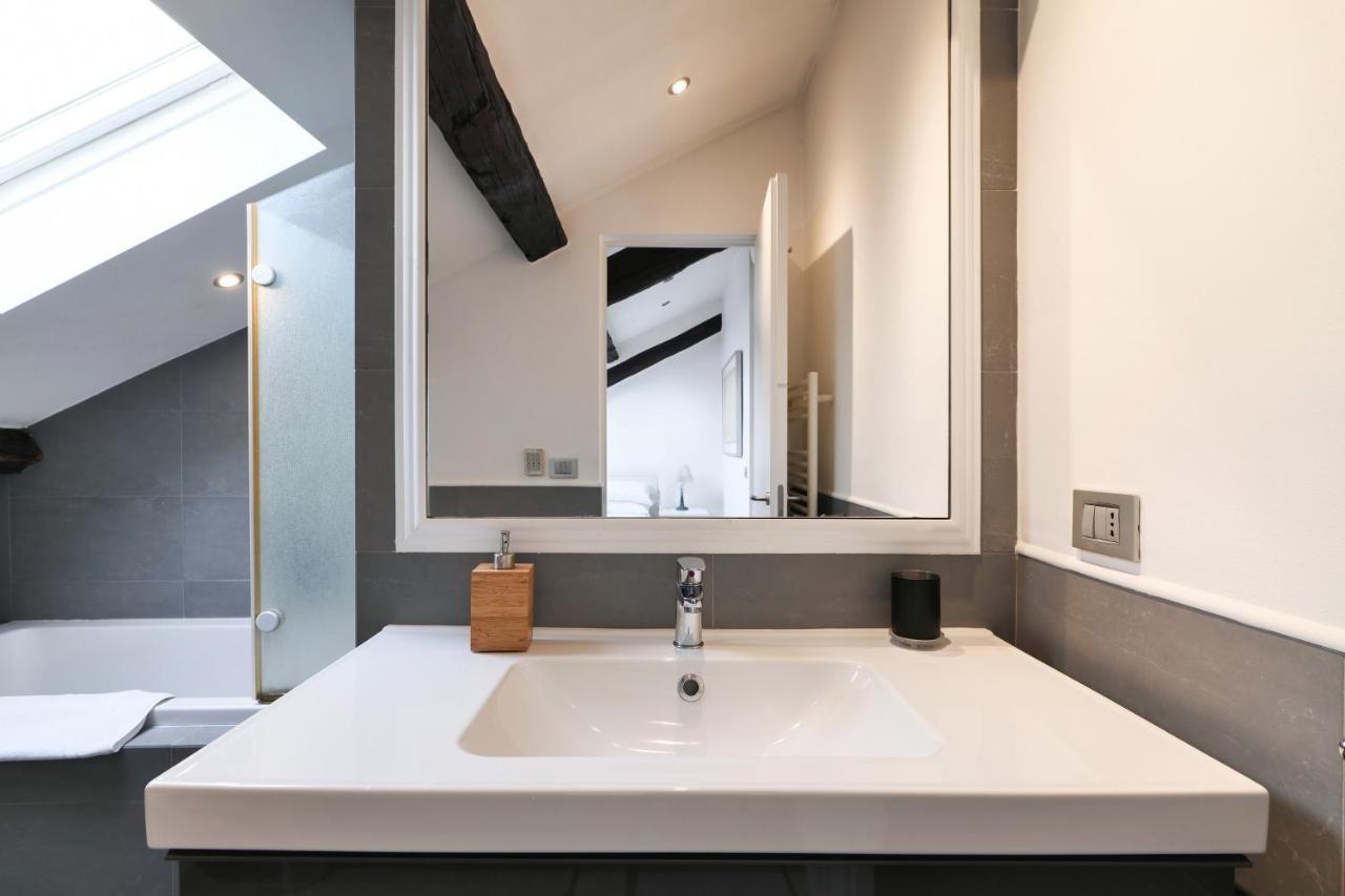 Elegant P.venezia Attic *