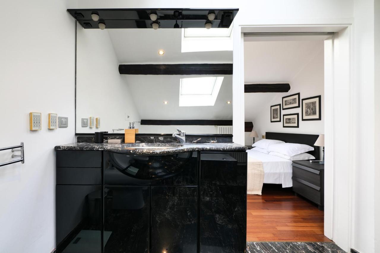 Elegant P.venezia Attic Appartement