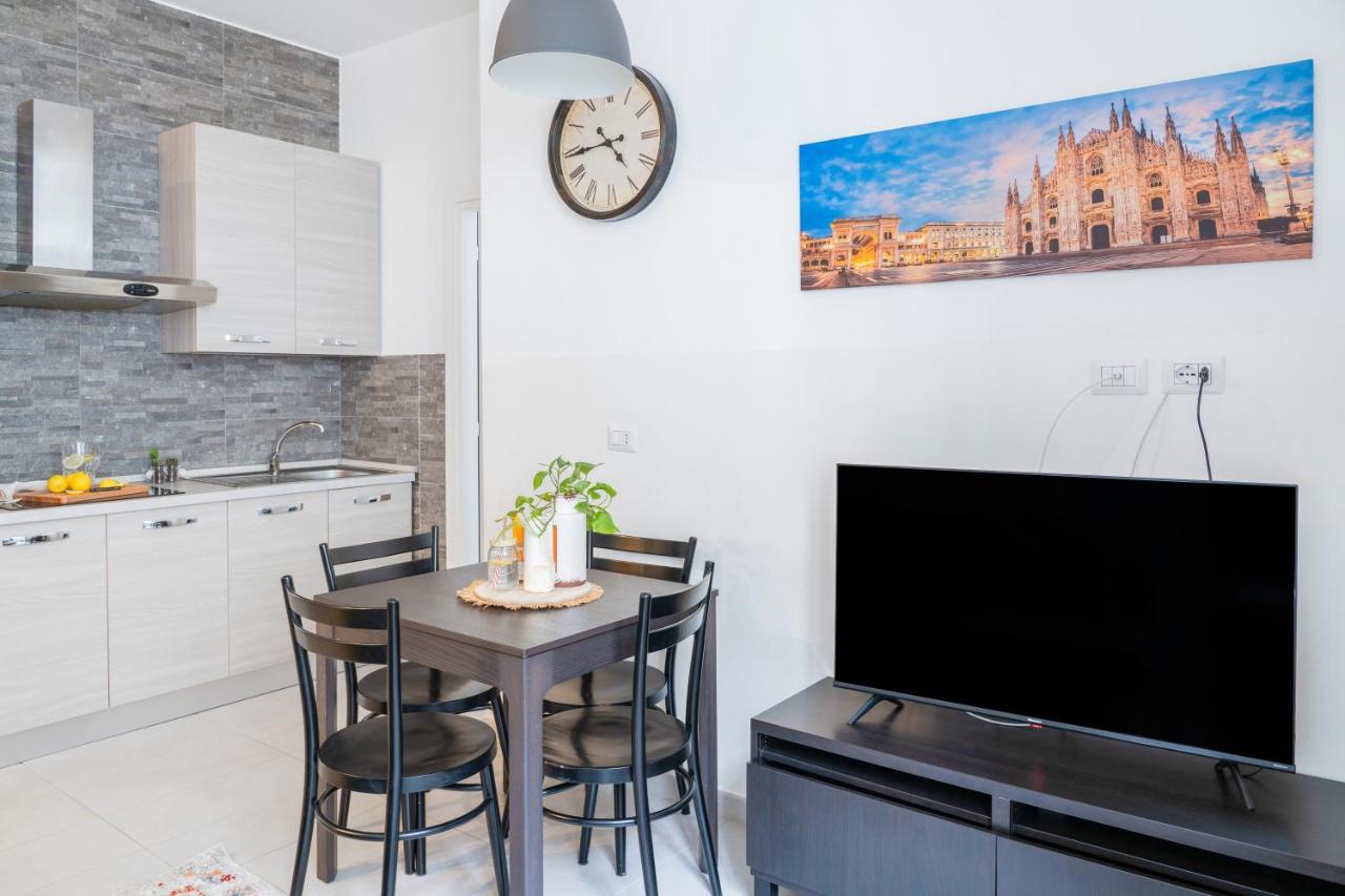 Casa Julia - Milano, Via P. Nuvolone - By Host4u Apartment *