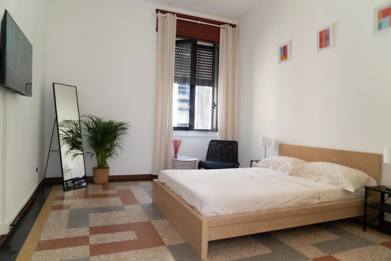 Three Bedroom In The Centre Of The *