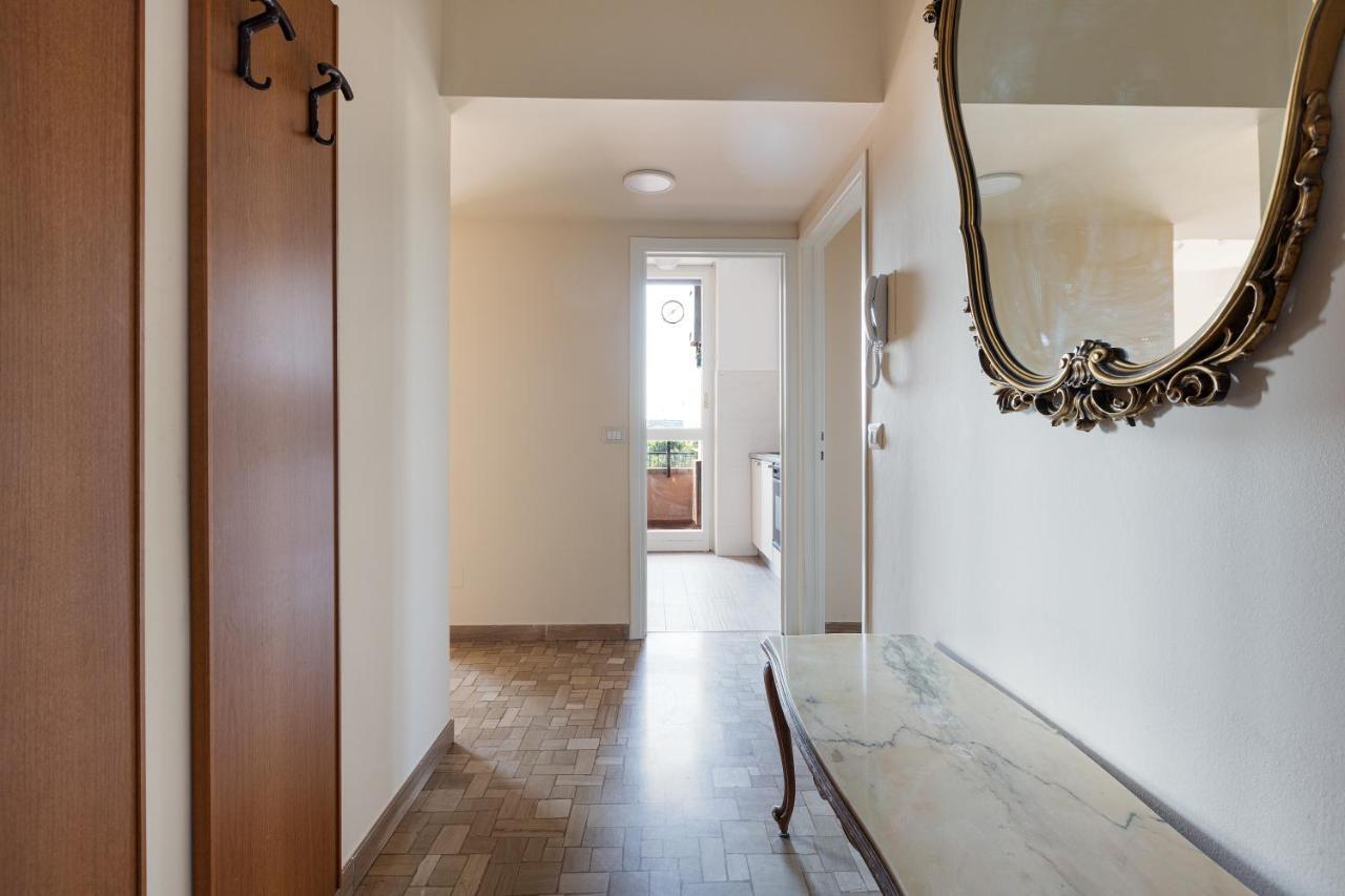 Apartment - Roomy 300 M From M3 Affori Fn! *