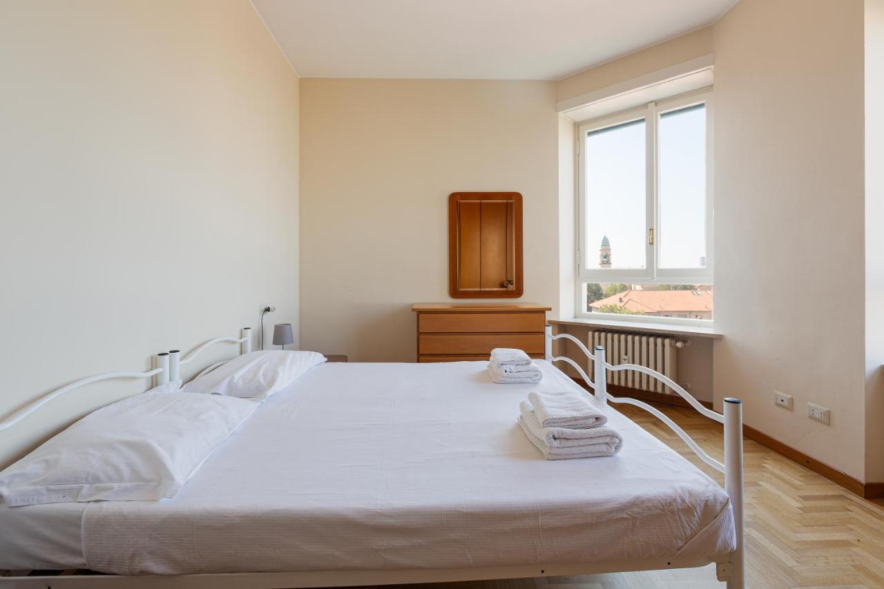 Apartment - Roomy 300 M From M3 Affori Fn!