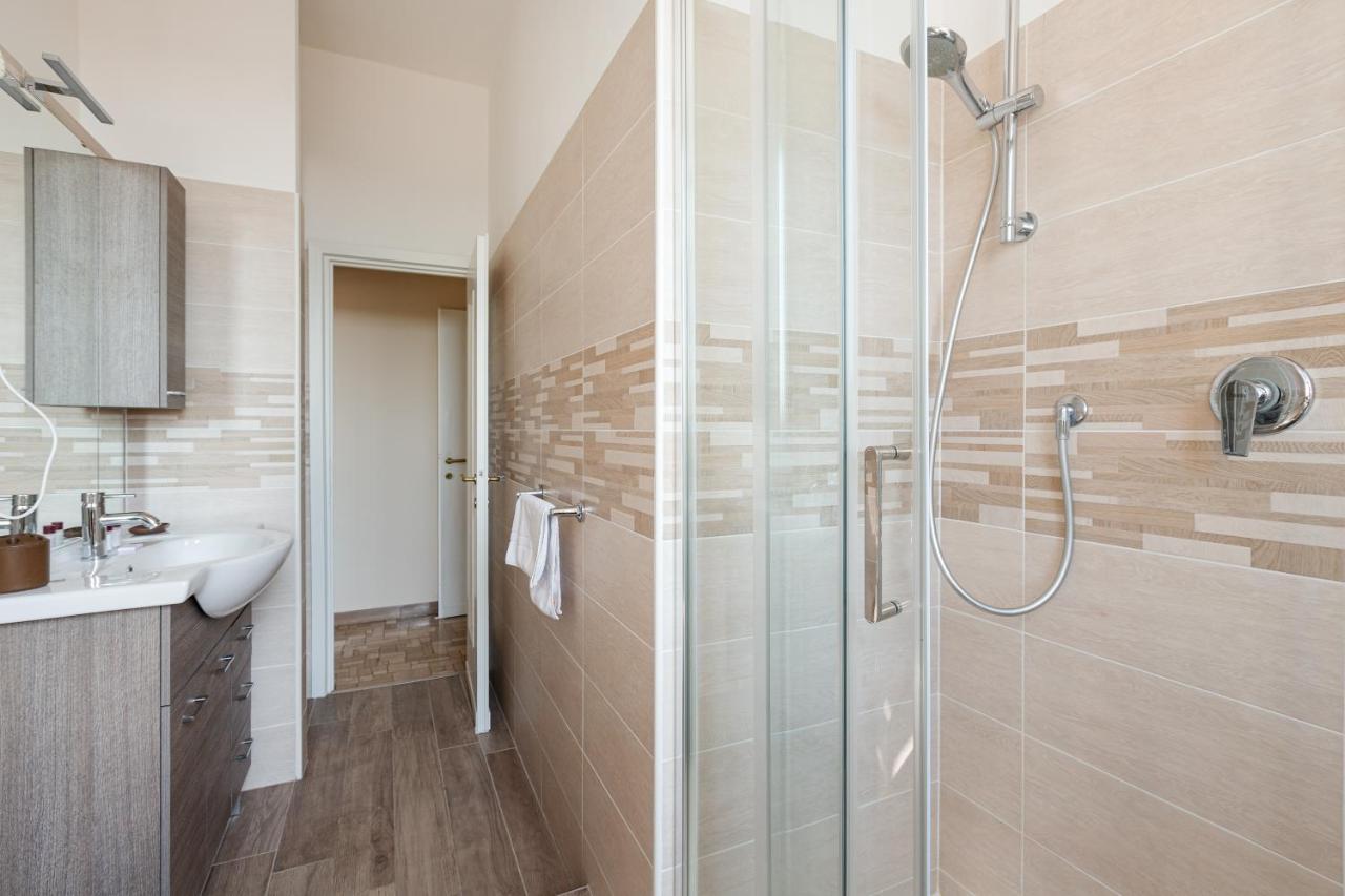 - Roomy 300 M From M3 Affori Fn! Apartment