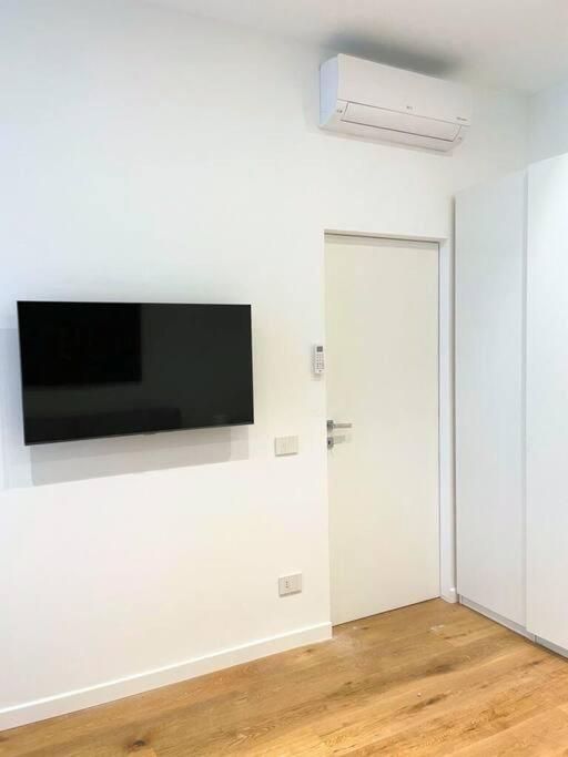 Quiet, Central And Cosy Duomo - Navigli Apartment Milan