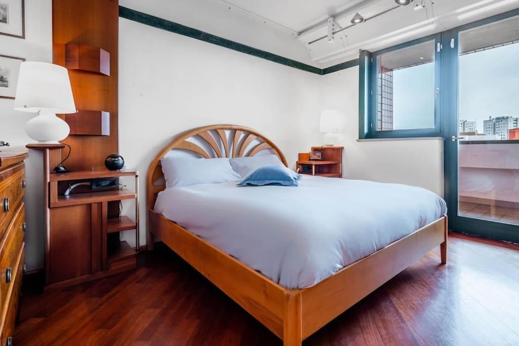 Luxury Penthouse - Sauna, Garage, Office, Terrace * Milano