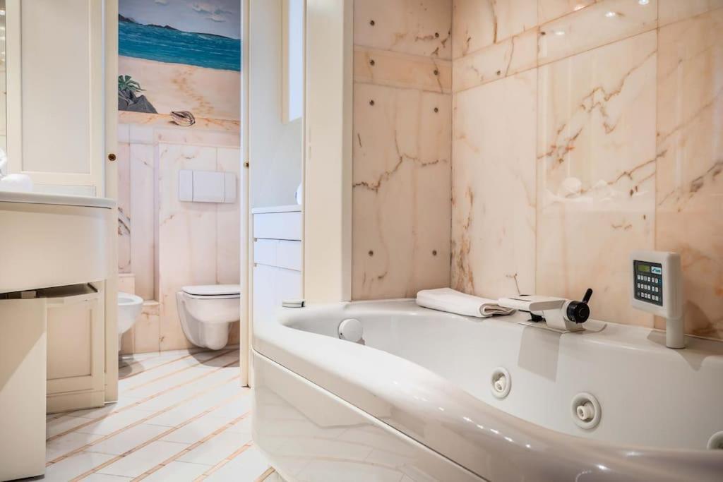 Luxury Penthouse - Sauna, Garage, Office, Terrace Leilighet Milano