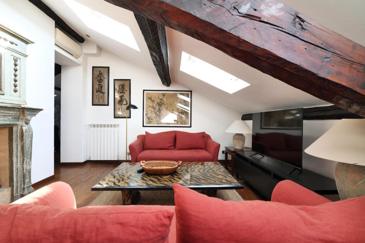 Elegant P.venezia Attic Milaan