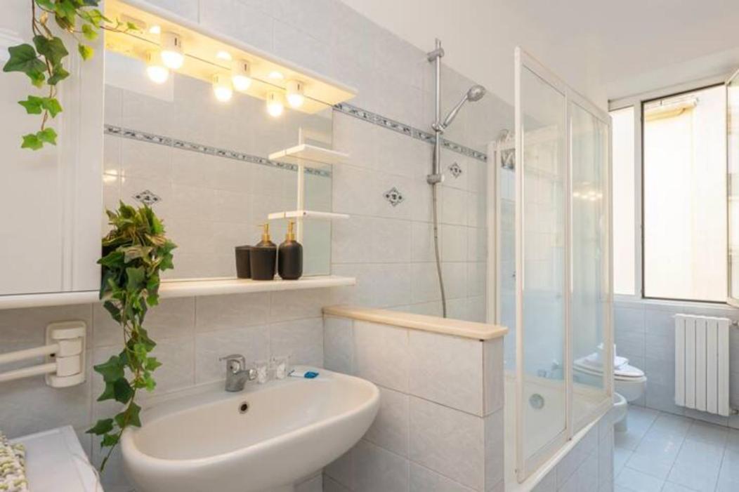 Ihost - Premuda 17 Milano
