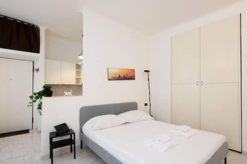 Ihost - Premuda 17 * Milano