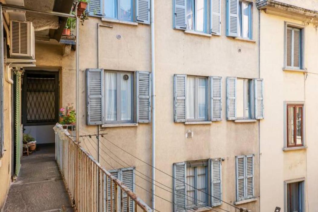 Ihost - Premuda 17 Milano