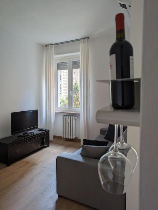 Modern And Comfortable Near The Subway Leilighet Milano