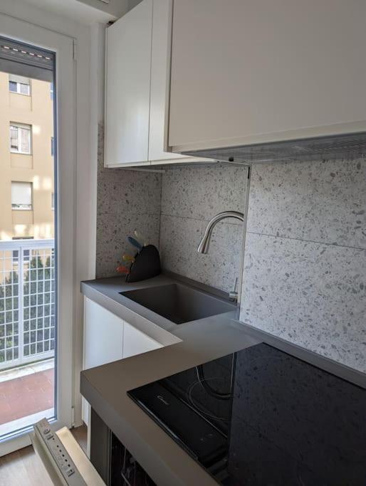 Modern And Comfortable Near The Subway Leilighet Milano