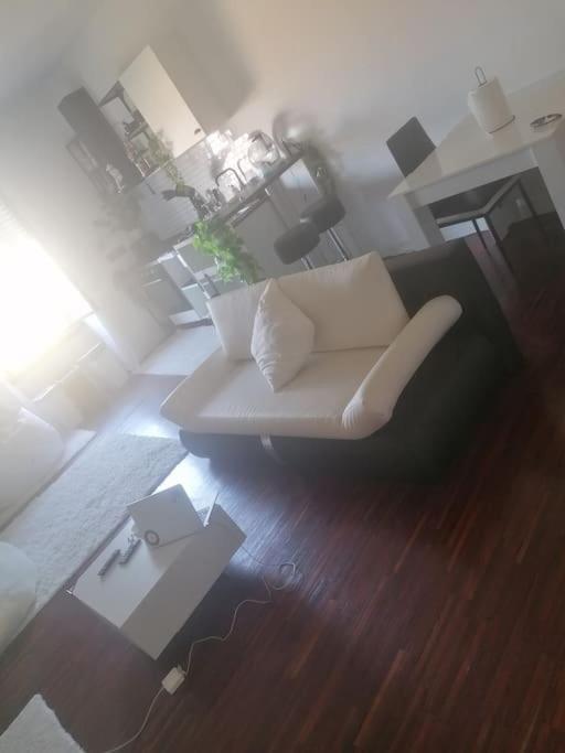 Two-room - 10 Min Walk From Isola Appartamento