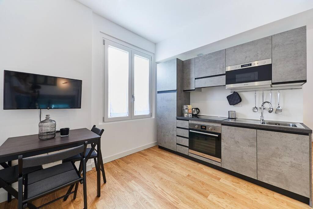 Bright Two-room