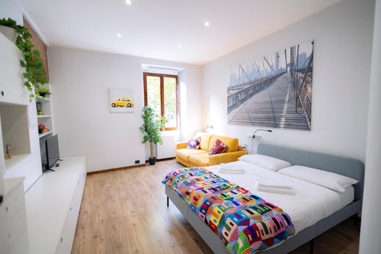 The Red Bricks - San Babila Area Apartment *