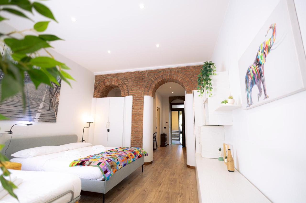 The Red Bricks - San Babila Area Apartment *