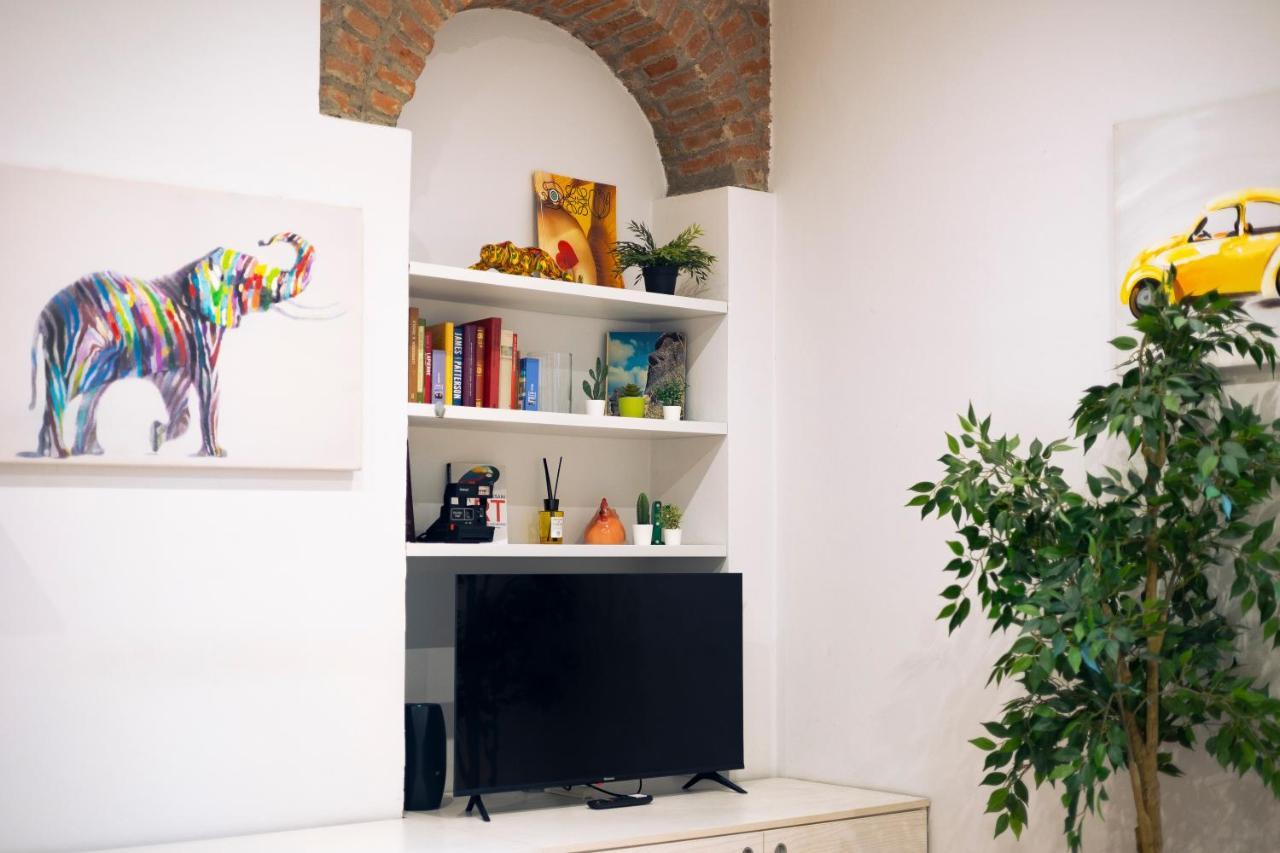 The Red Bricks - San Babila Area Milano