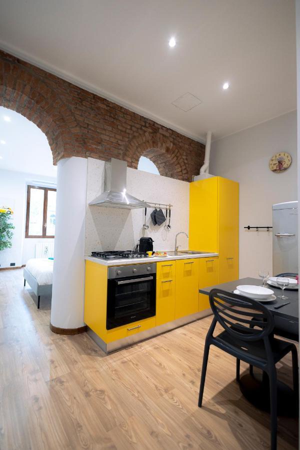 The Red Bricks - San Babila Area Apartment *